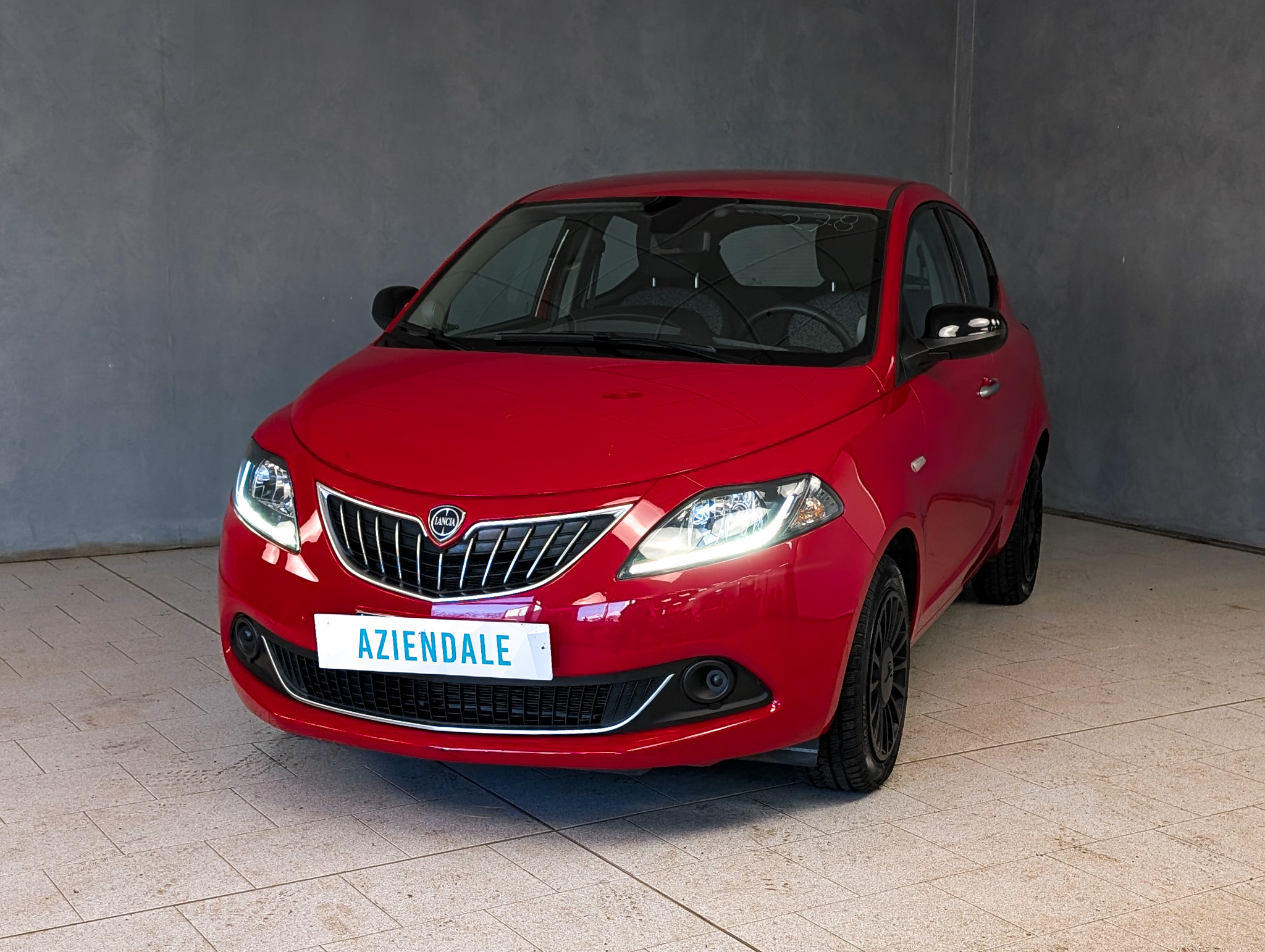 lancia-ypsilon-1-0-hybrid-70cv-silver-17