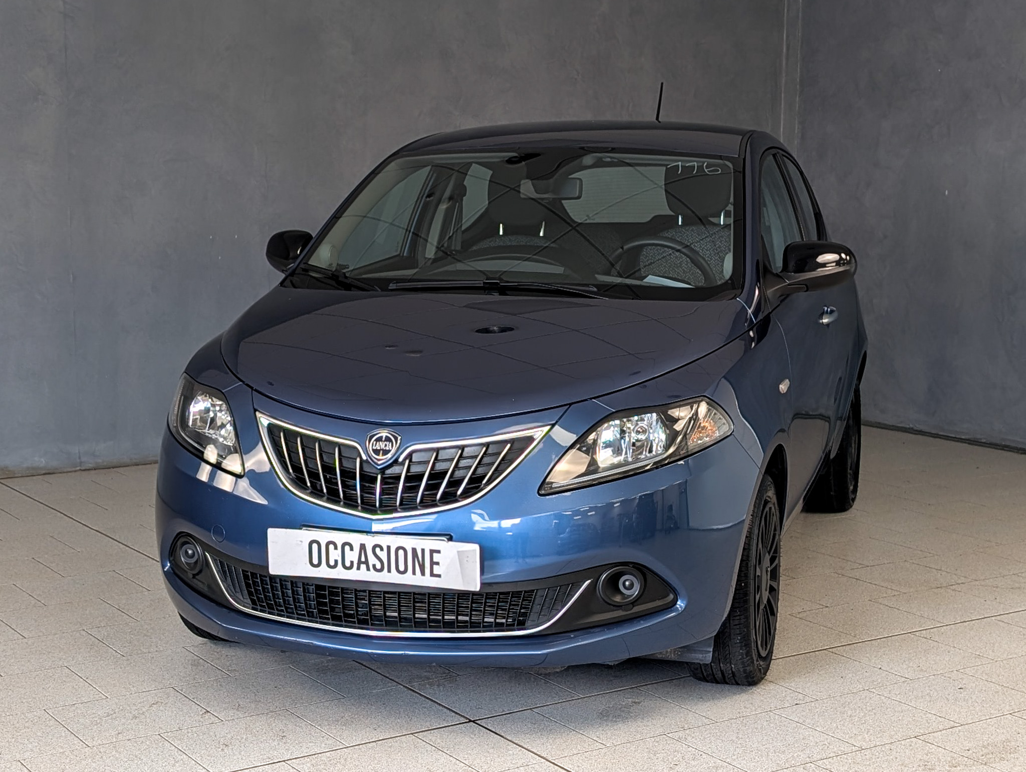 lancia-ypsilon-1-0-hybrid-70cv-silver-7 lancia-ypsilon-1-0-hybrid-70cv-silver-7