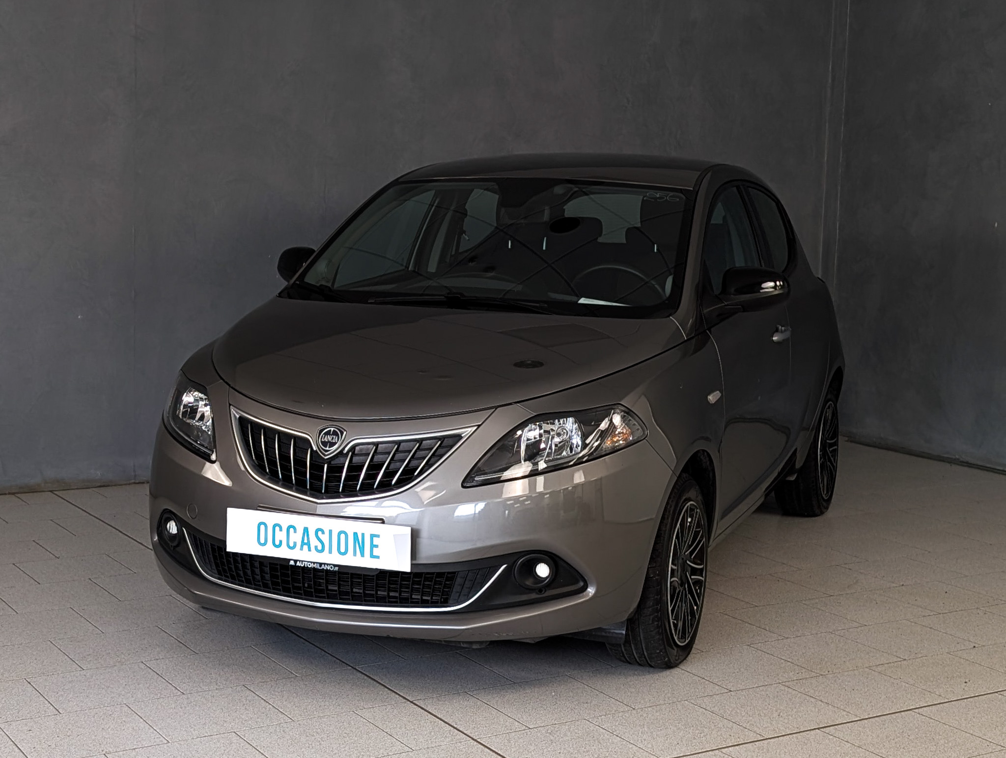 lancia-ypsilon-1-0-hybrid-70cv-gold-1 lancia-ypsilon-1-0-hybrid-70cv-gold-1