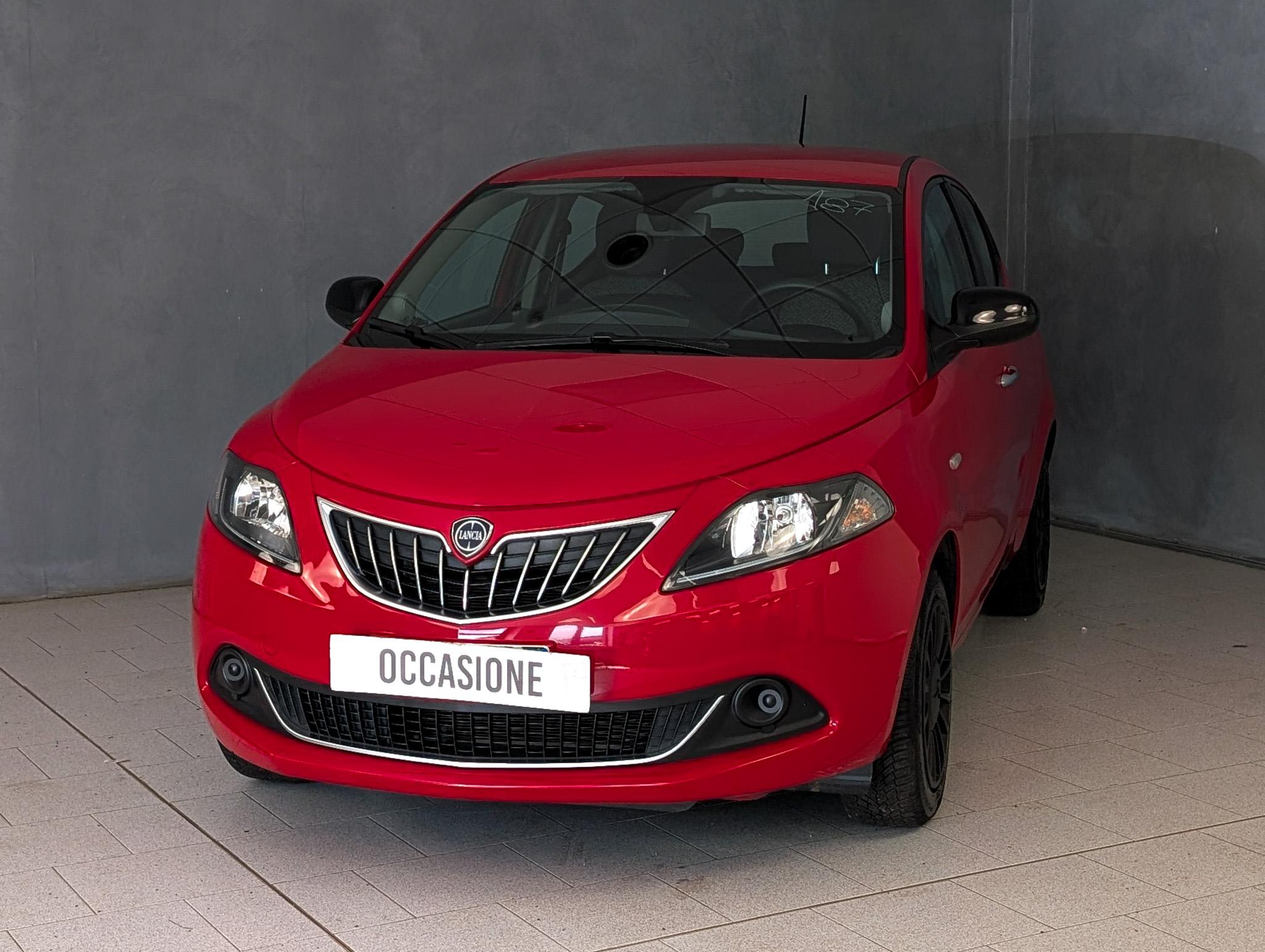 lancia-ypsilon-1-0-hybrid-70cv-silver-11 lancia-ypsilon-1-0-hybrid-70cv-silver-11