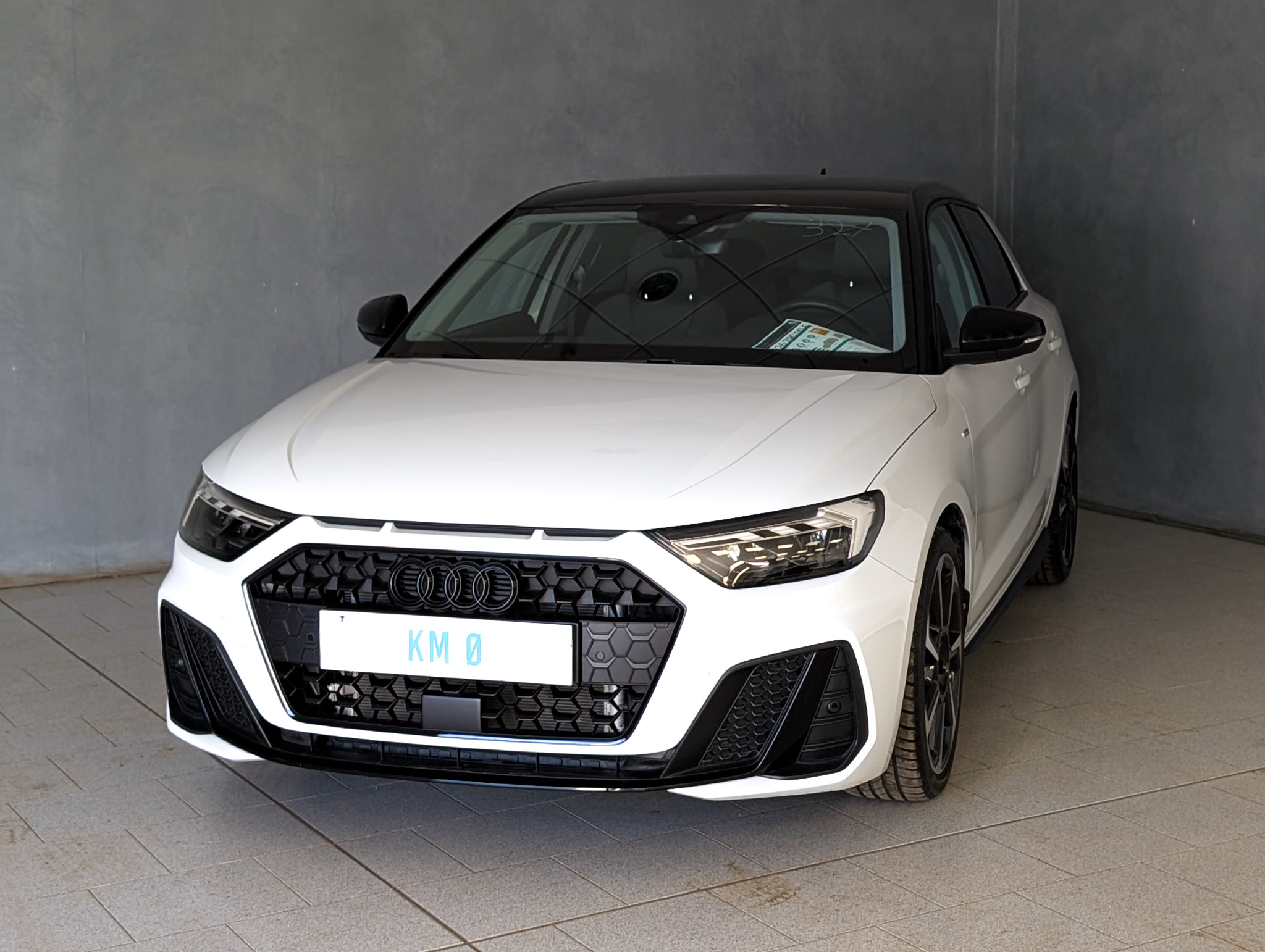 audi-a1-30-tfsi-116cv-s-tronic-adrenalin-black-edition-s-line-1