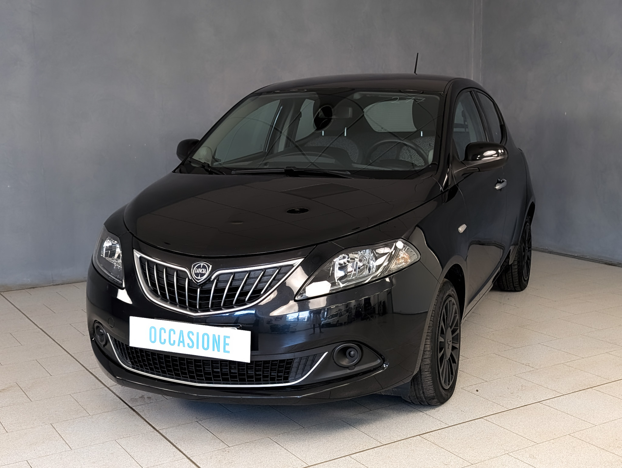 lancia-ypsilon-1-0-hybrid-70cv-silver-14 lancia-ypsilon-1-0-hybrid-70cv-silver-14