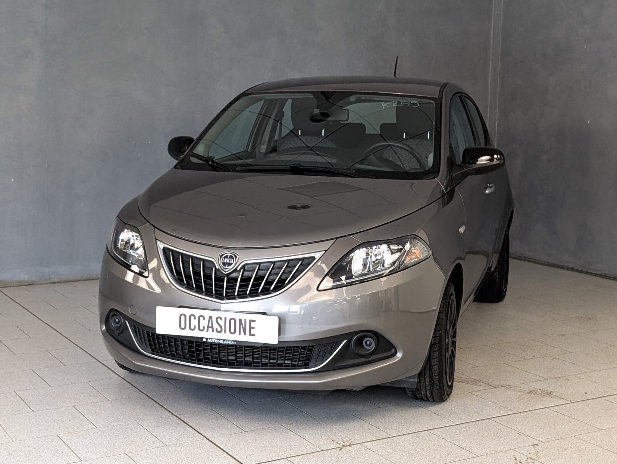 lancia-ypsilon-1-0-hybrid-70cv-silver-16 lancia-ypsilon-1-0-hybrid-70cv-silver-16