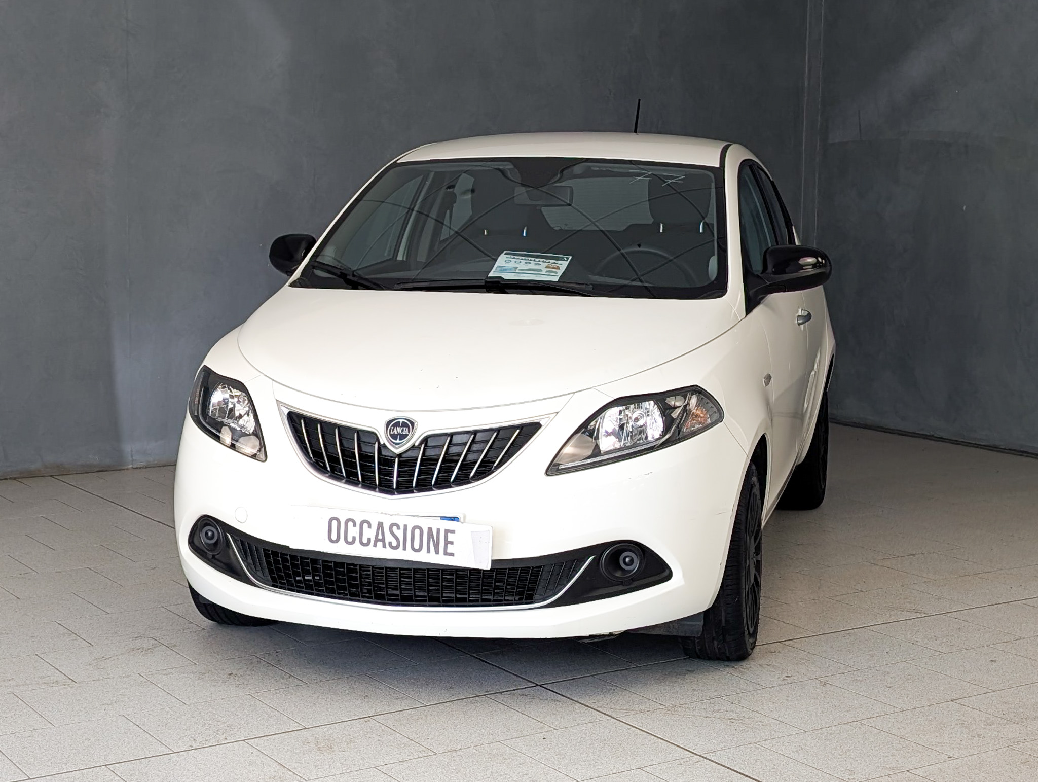 lancia-ypsilon-1-0-hybrid-70cv-silver-8 lancia-ypsilon-1-0-hybrid-70cv-silver-8