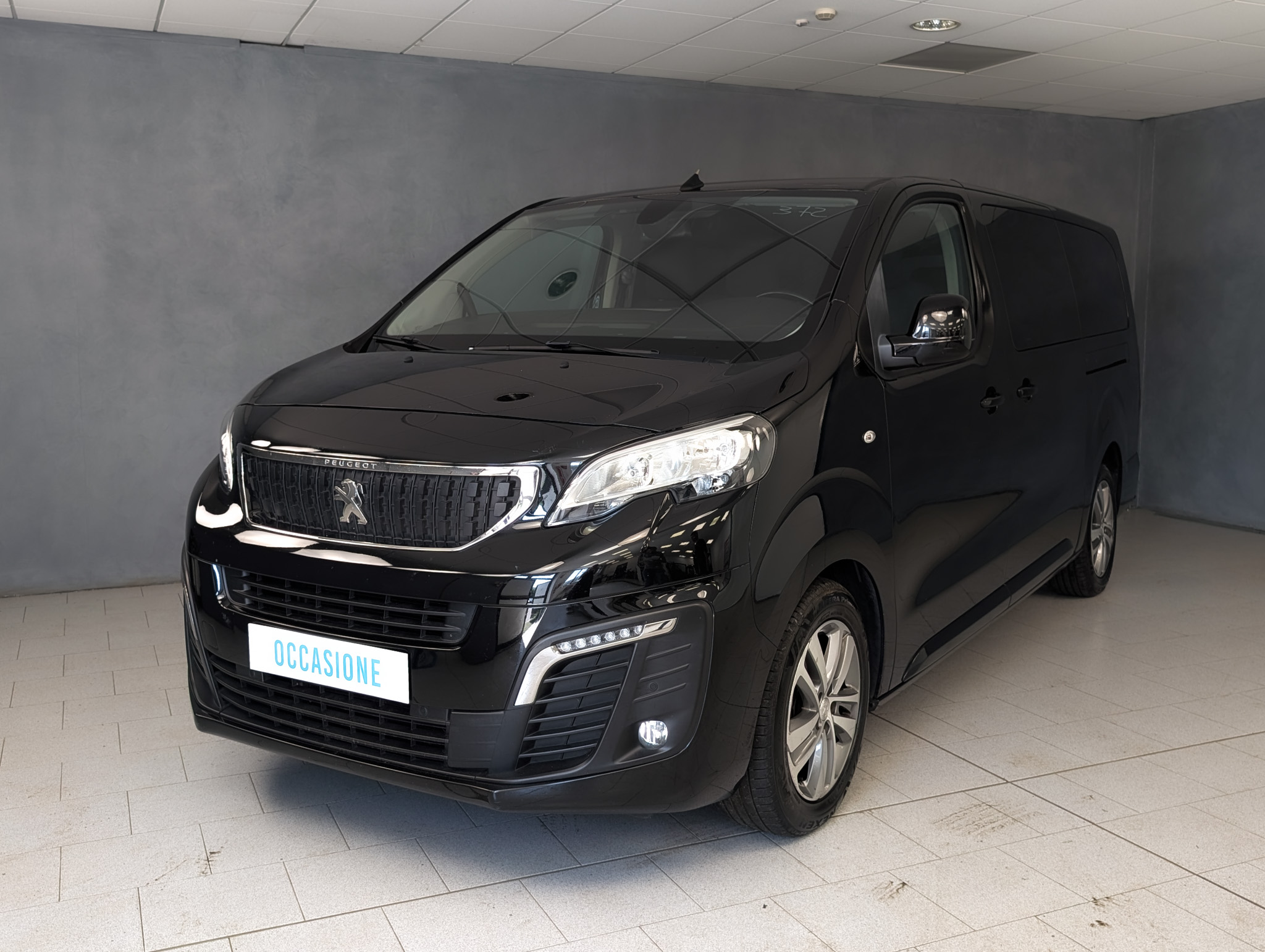 peugeot-traveller-2-0-bluehdi-180cv-eat8-business-long peugeot-traveller-2-0-bluehdi-180cv-eat8-business-long