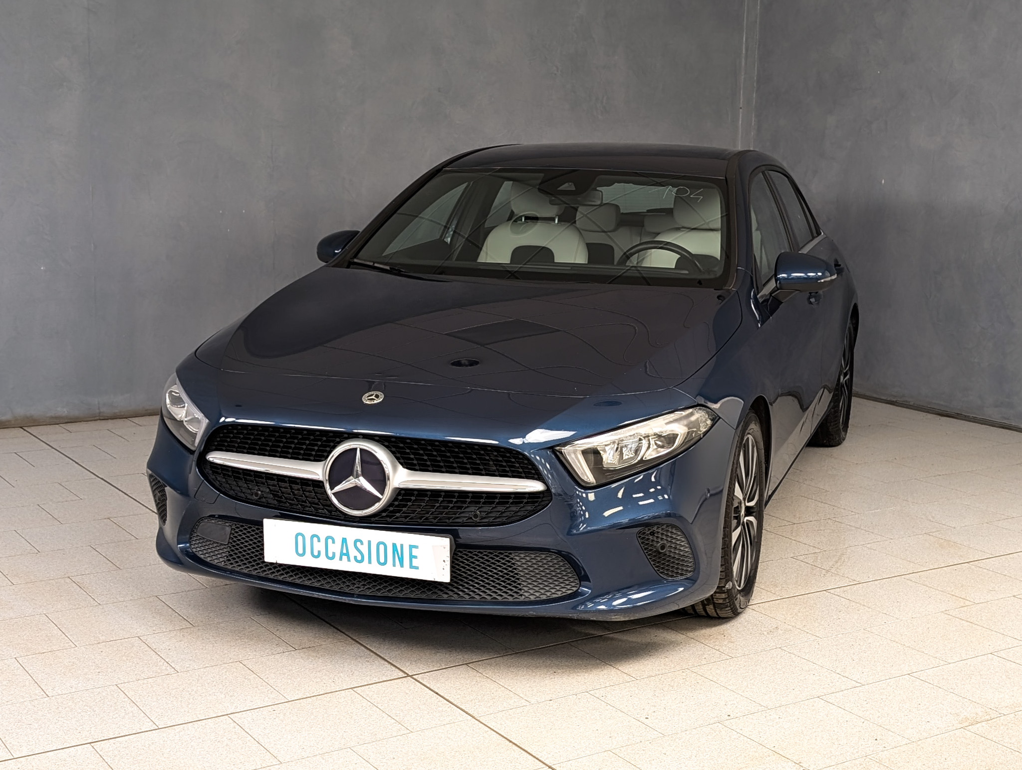 mercedes-benz-a-180-180-automatic-business-3