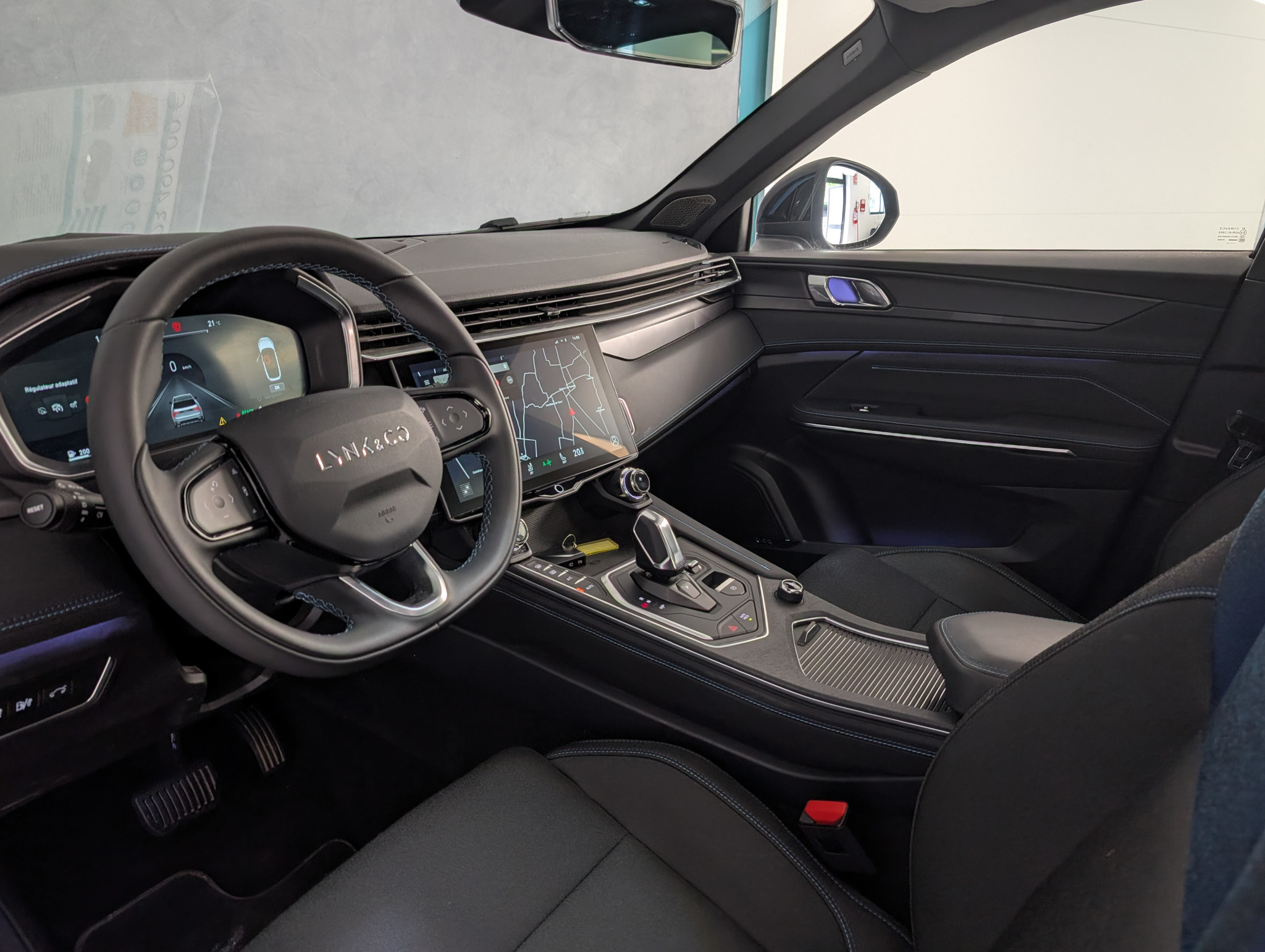 Lynk & Co 01