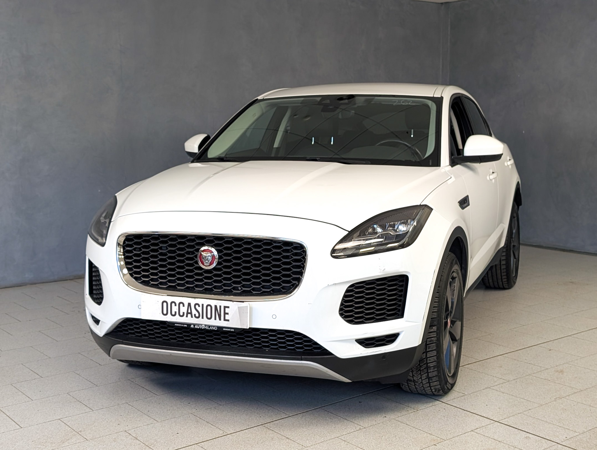 jaguar-e-pace-2-0d-i4-awd-150cv-auto-r-dynamic-se jaguar-e-pace-2-0d-i4-awd-150cv-auto-r-dynamic-se