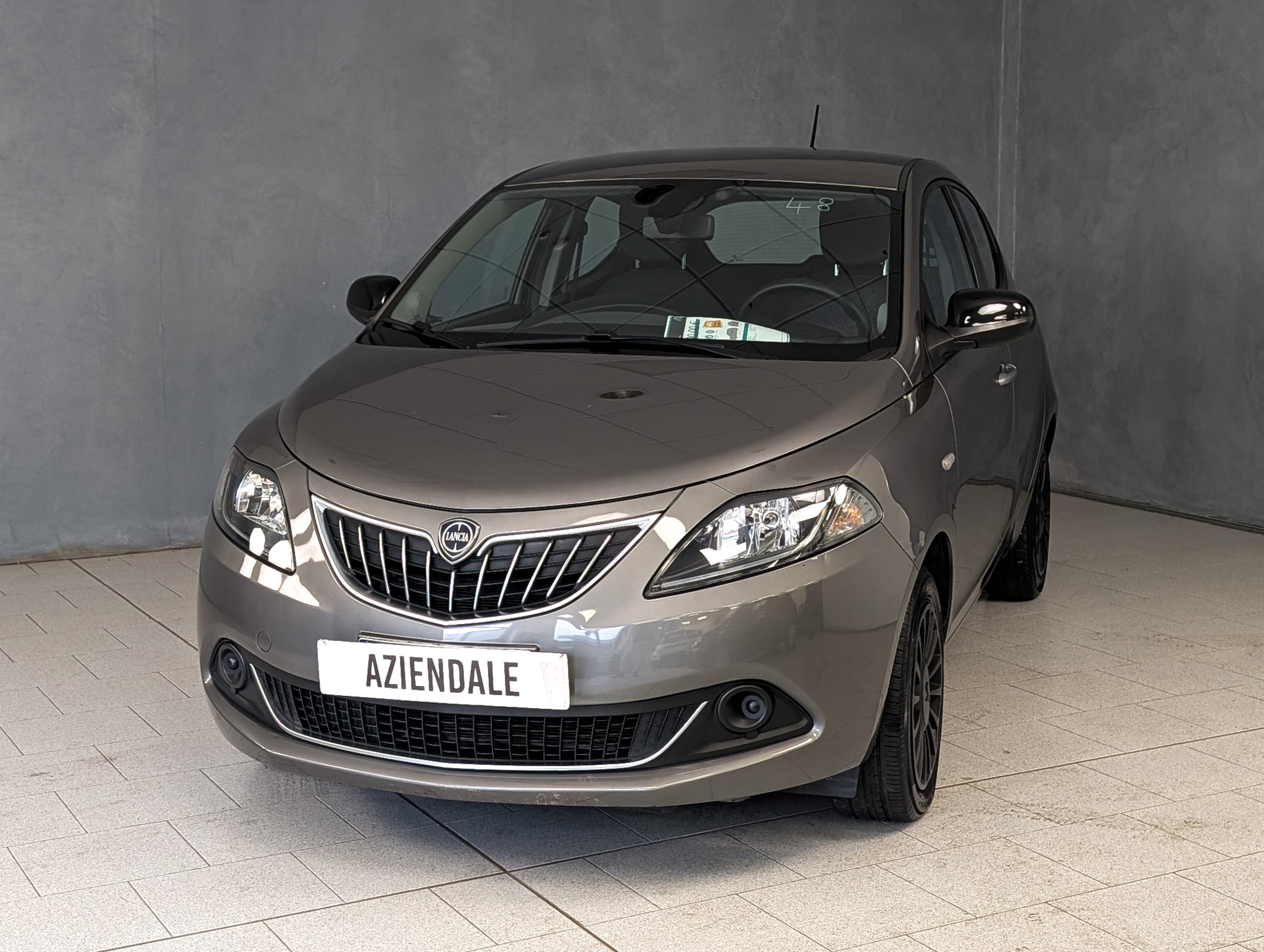 lancia-ypsilon-1-0-hybrid-70cv-silver lancia-ypsilon-1-0-hybrid-70cv-silver